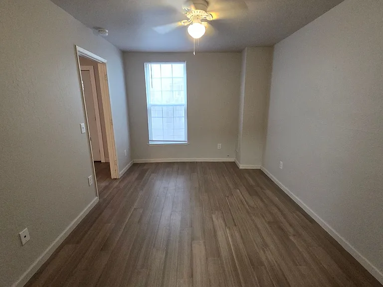 100 S Shepherd St — Photo 10