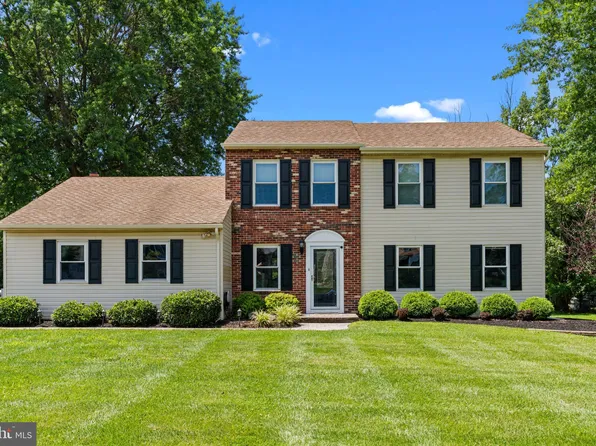 43 Hampton Dr, Churchville, PA 18966