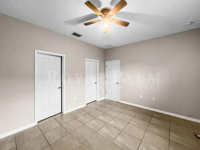 1322 Trafalgar Pkwy — Photo 22