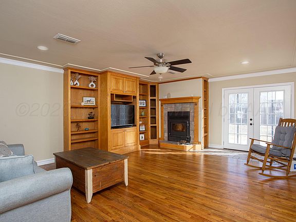 3rd image of 2223 Peach Tree St
