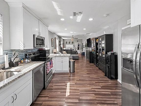 4th image of 2711 N 33RD STREET