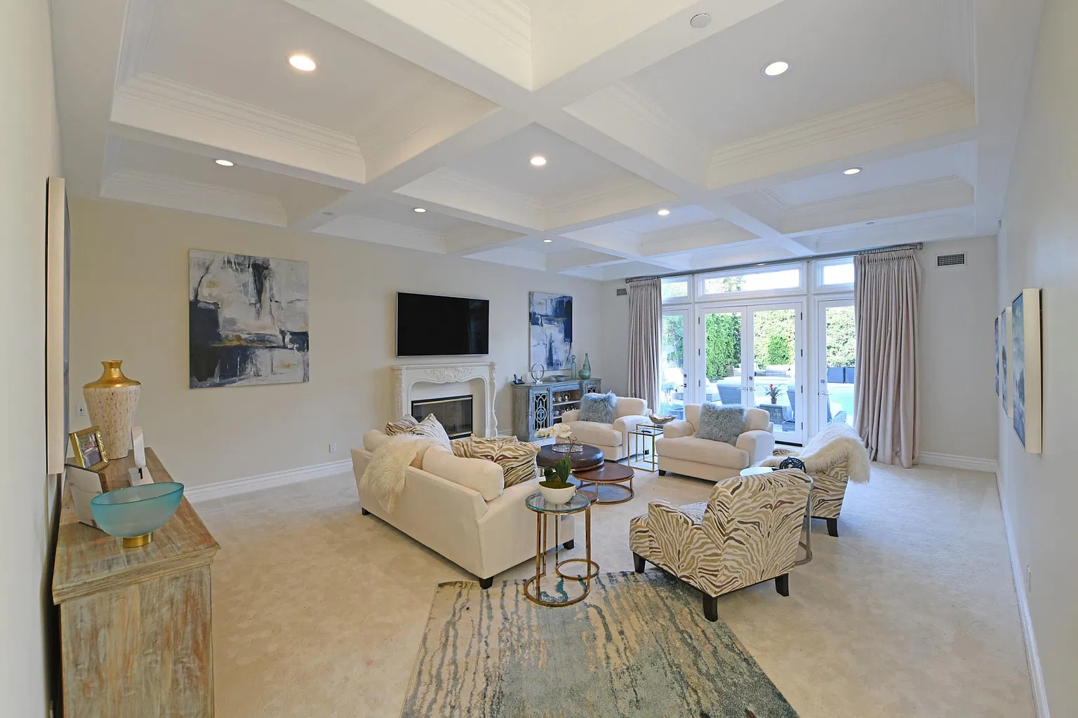 512 N Roxbury Dr