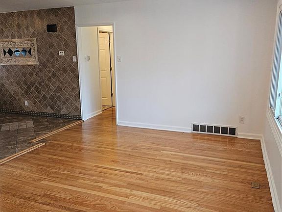 3rd image of 9122 Pueblo Dr
