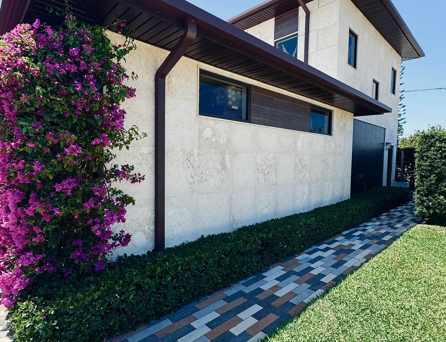 5 bed, 4.0 bath, 3240 sqft, $25,000 — Photo 2