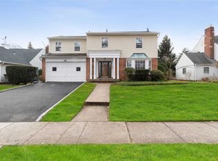 42 Mulberry Ave, Garden City, NY 11530
