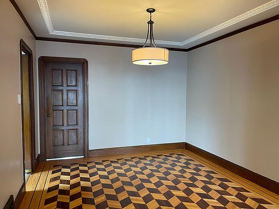 5th image of 639 37th Ave