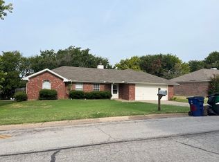 210 S Sendero Dr, Decatur, TX 76234