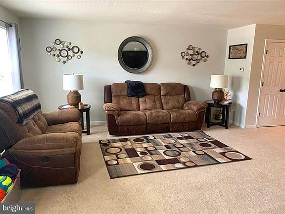 5th image of 2341 Drake Ln