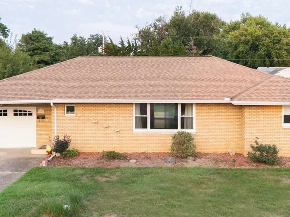 1606 N 4th St, Pekin, IL 61554