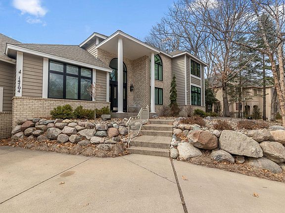 3rd image of 14704 White Oak Dr