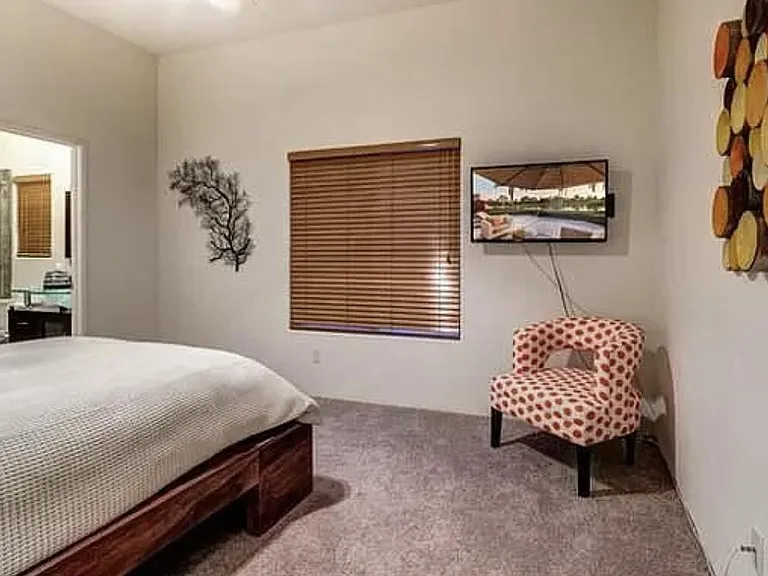 129 E Kavenish Dr — Photo 28