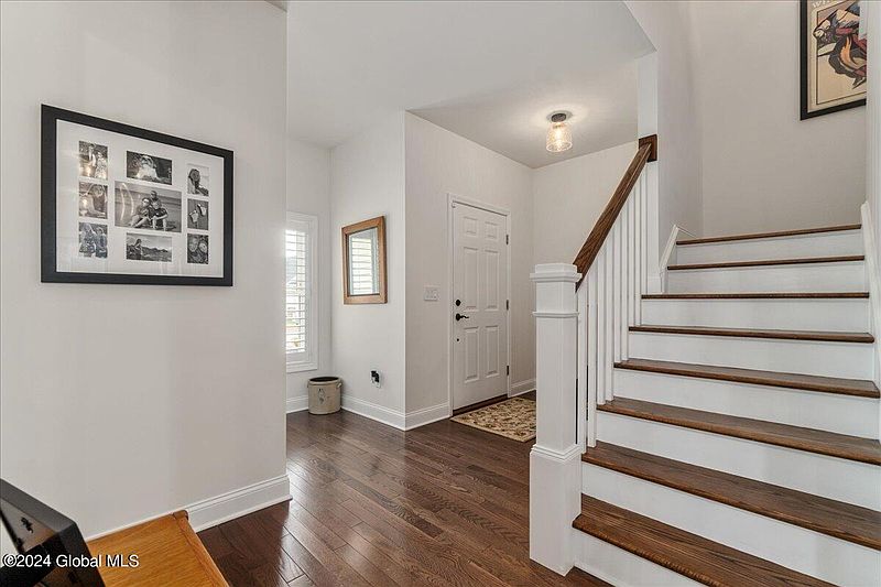 4th image of 33 Justin Street