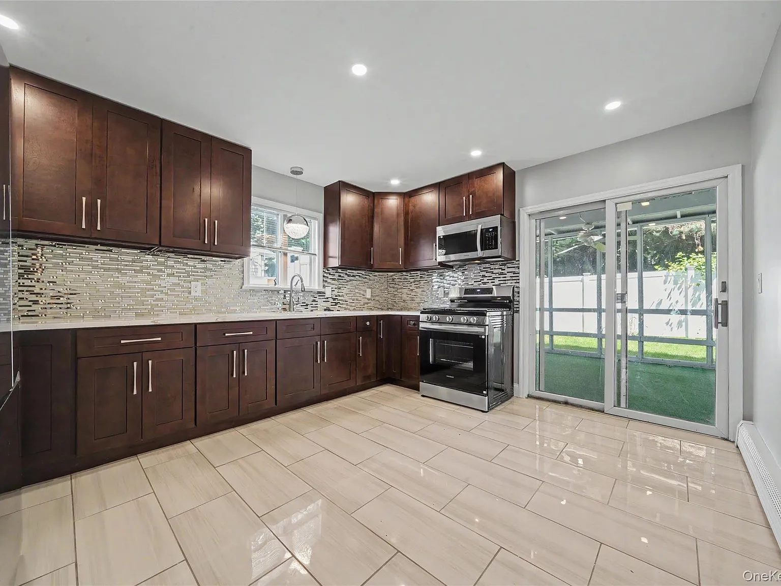 3 bed, 1.0 bath, 1230 sqft, $3,400 — Photo 4