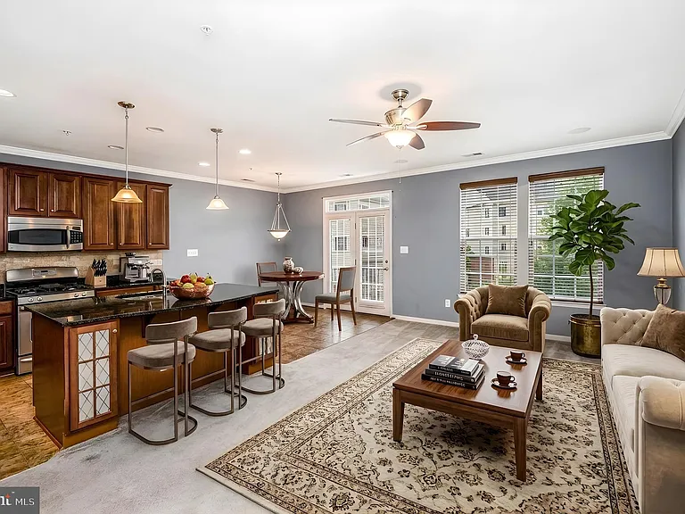 2515 Eastbourne Dr — Photo 15