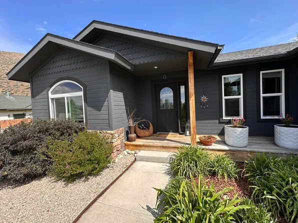 220 Parkside Dr, Bellevue, ID 83313