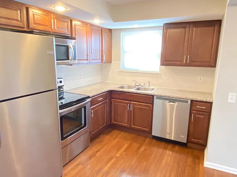 517 Grant Ave — Photo 3