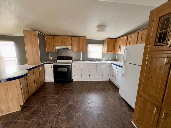 3rd image of 51 Joyce Dr