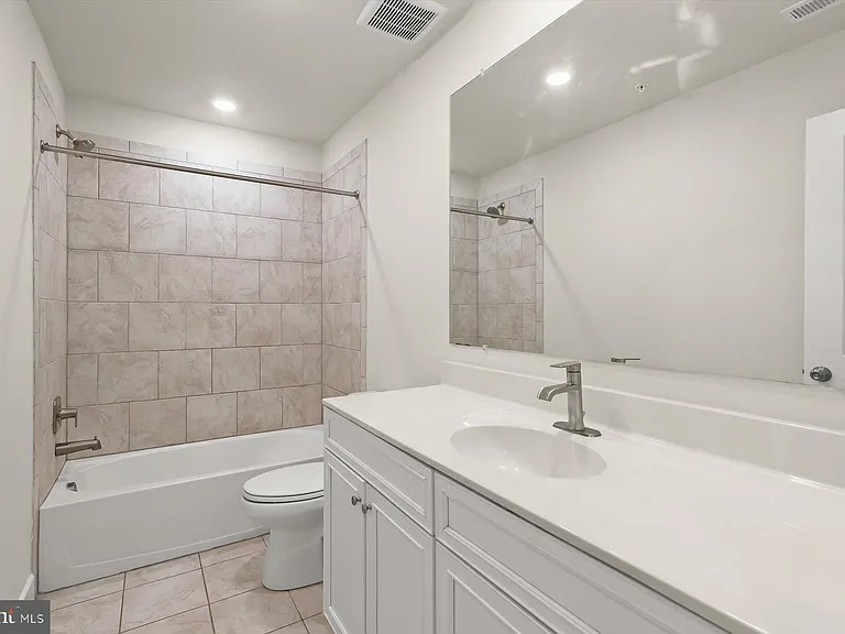 304 Sweetbay Rd — Photo 32