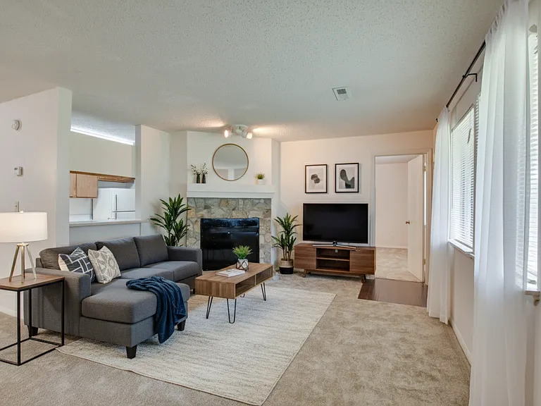 690 Julia St NW — Photo 2