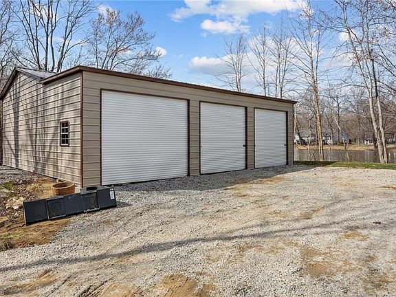 5th image of 901 Decker Rd