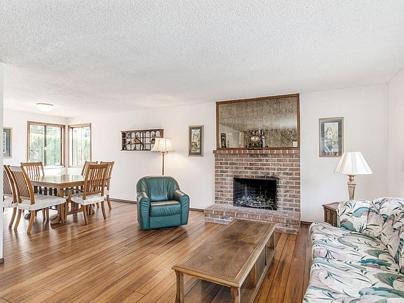 5th image of 10404 SE 13th Cir