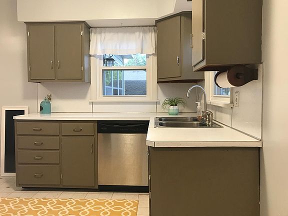 Kitchen; freshly painted, new fixtures