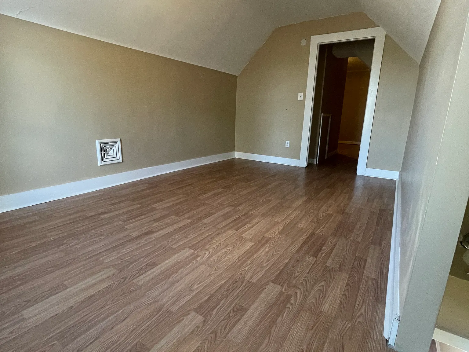 3 bed, 1500 sqft, $1,650 — Photo 2