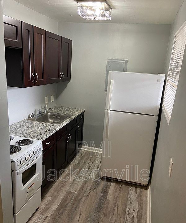 2nd image of 1123 Lasalle St #3