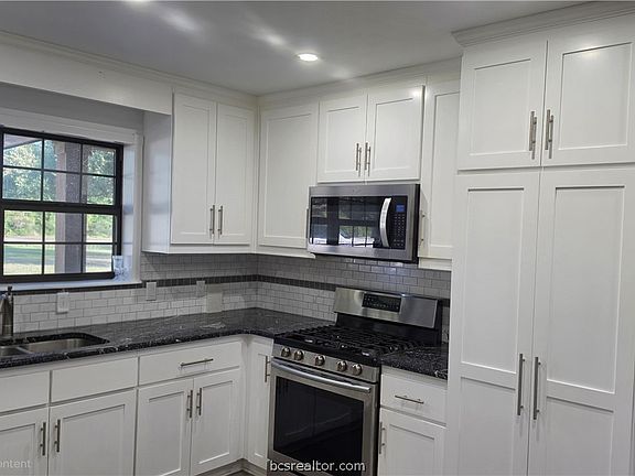 2nd image of 9124 Steep Hollow Rd