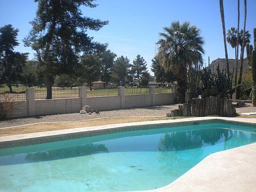 5th image of 301 W Tam Oshanter Dr