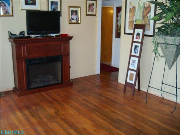 5th image of 2143 Woodward Ave