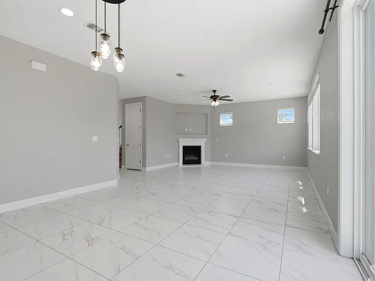 453 Diamond Peak Ln — Photo 9