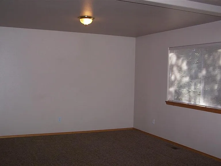 1133 NE Hidden Valley Dr #A-D — Photo 8