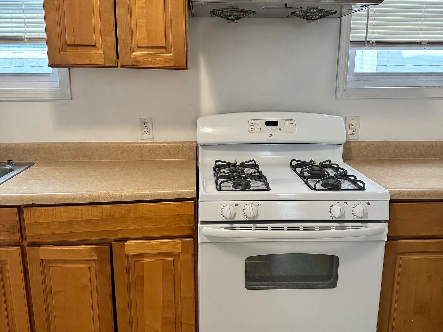 2 bed, 1.0 bath, 800 sqft, $2,300 — Photo 2