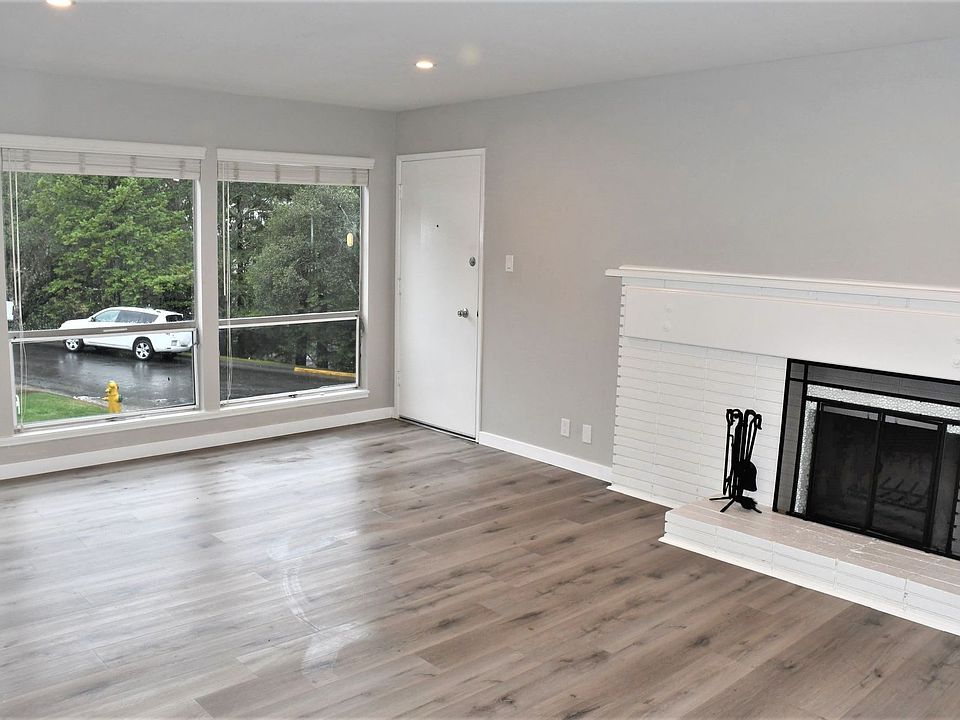 1st image of 214 Villa Garden Dr #204C