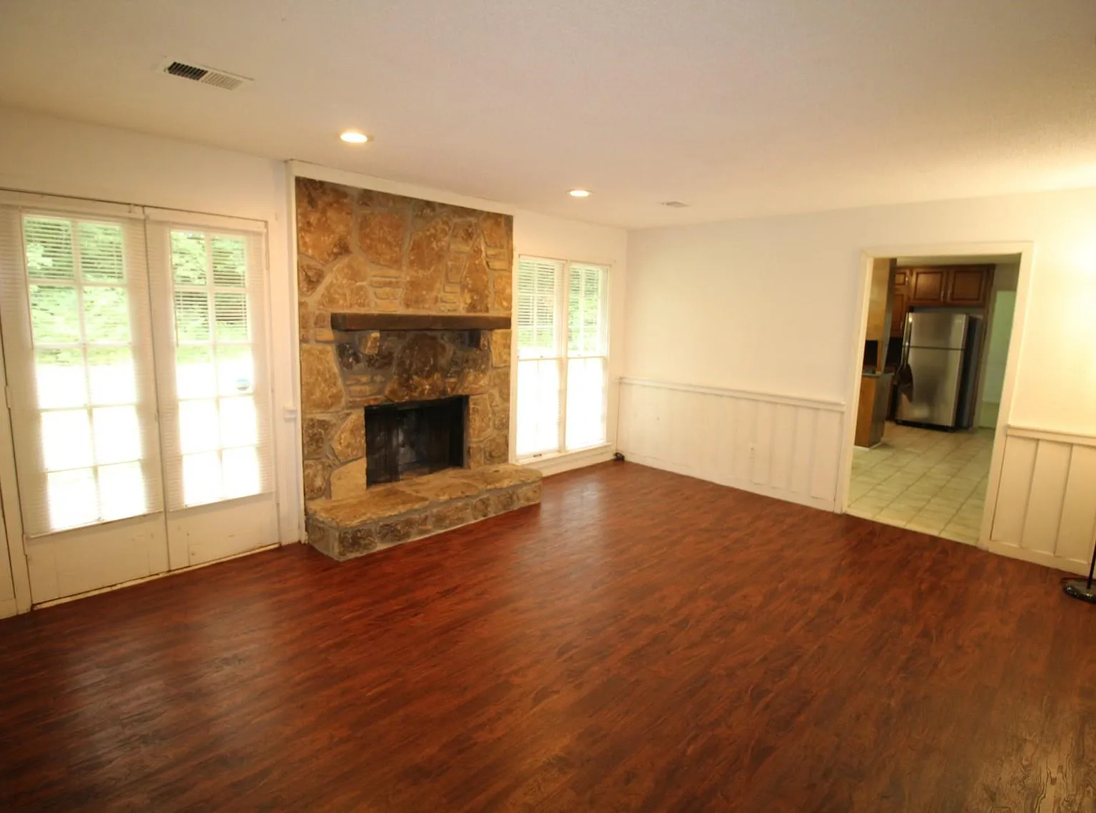 3 bed, 1948 sqft, $2,290 — Photo 3