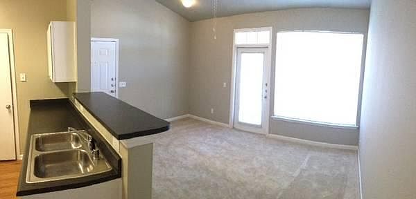 Plush carpet, beautiful double payne windows