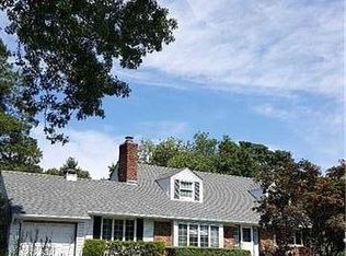 15 Eldridge Pl, Glen Cove, NY 11542