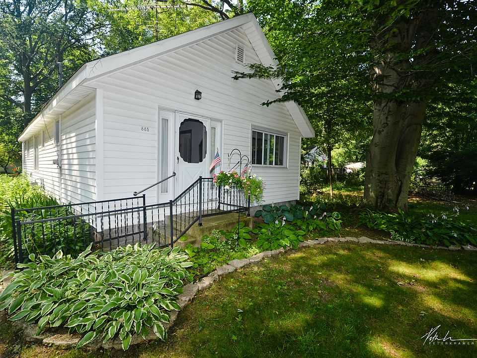 1st image of 885 Petrie Ave