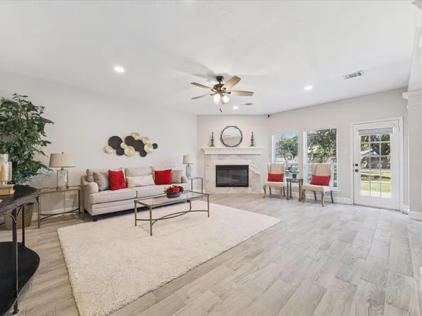 16802 Willow Bend Ct, Sugar Land, TX 77479