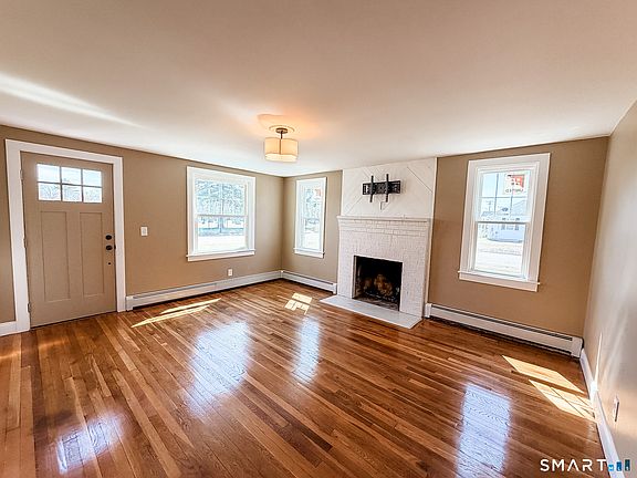 4th image of 395 Maple Street