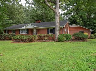 3155 Briarcliffe Rd, Winston Salem, NC 27106