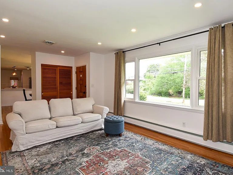 2 Cinnamon Fern Rd — Photo 12