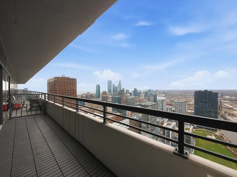 235 W Van Buren St #4507 — Photo 23