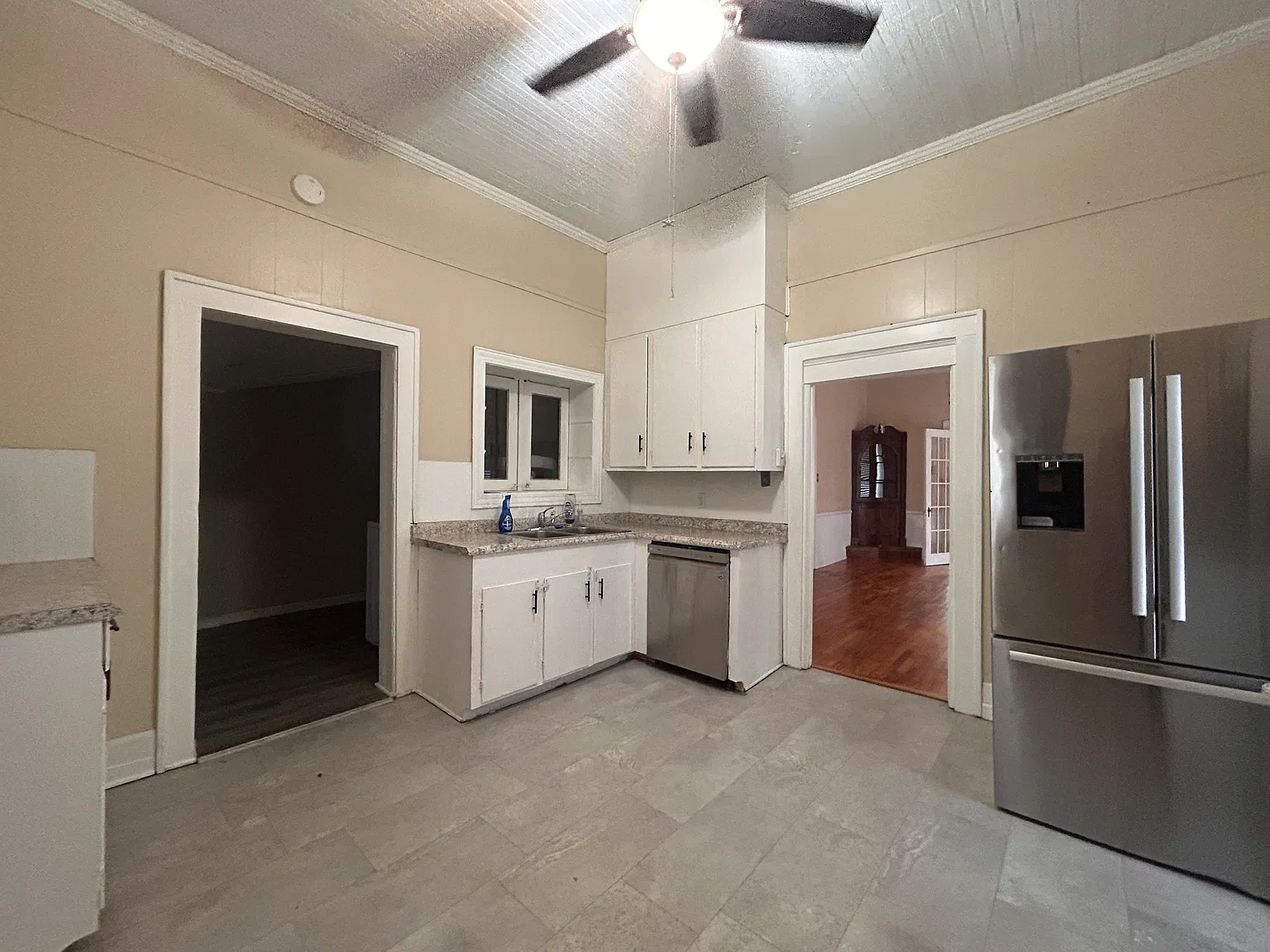 3 bed, 2593 sqft, $1,600 — Photo 2
