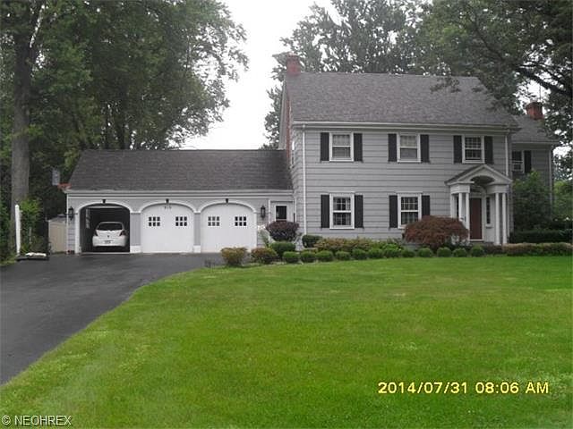 1st image of 910 Fairway Dr NE