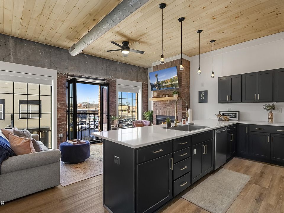 1st image of 118 Court Ave #6