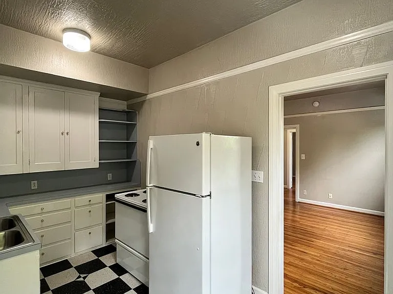 Castle Manor by Star Metro — Photo 11