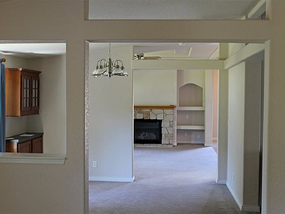 3rd image of 917 Preston Ave