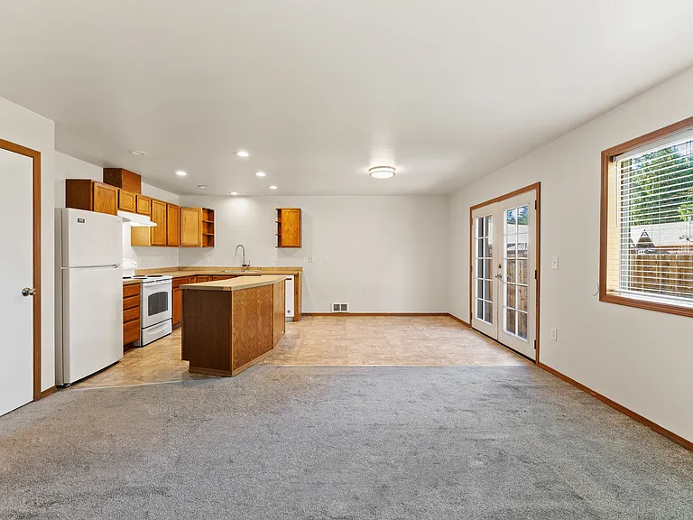 117 Violet Meadow St E — Photo 6